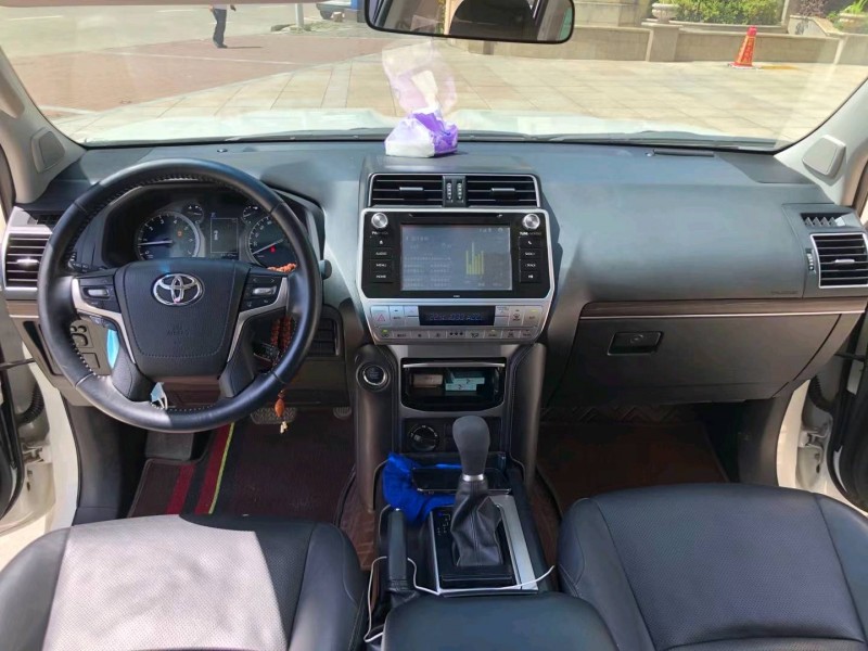 北京18年丰田普拉多8