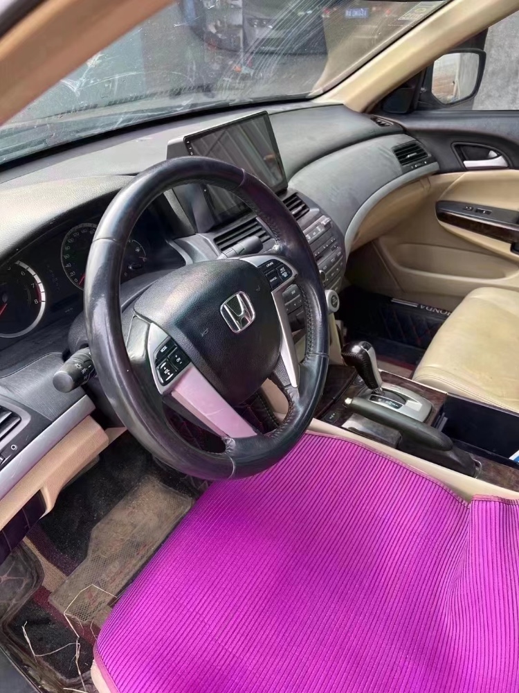 青岛11年本田雅阁6