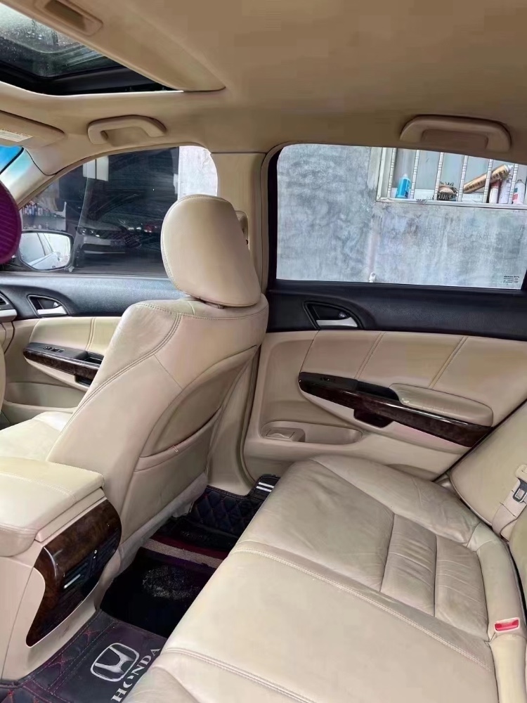 青岛11年本田雅阁9