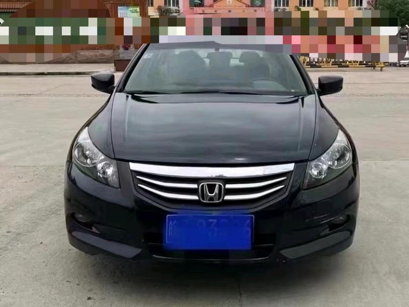 青岛11年本田雅阁1