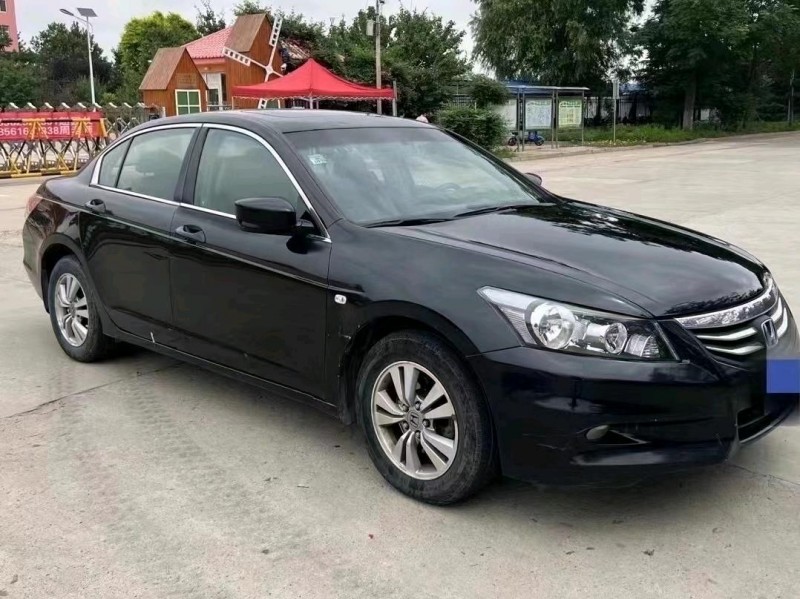 青岛11年本田雅阁2