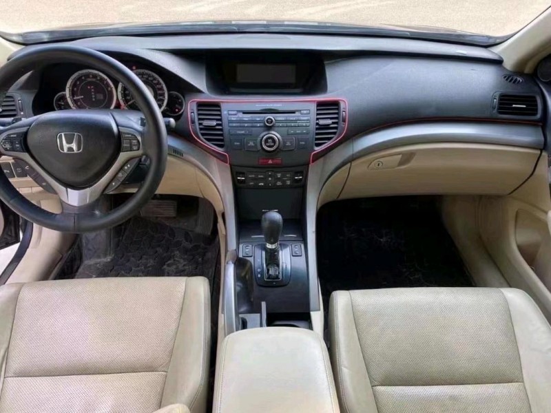 青岛11年本田思铂睿4