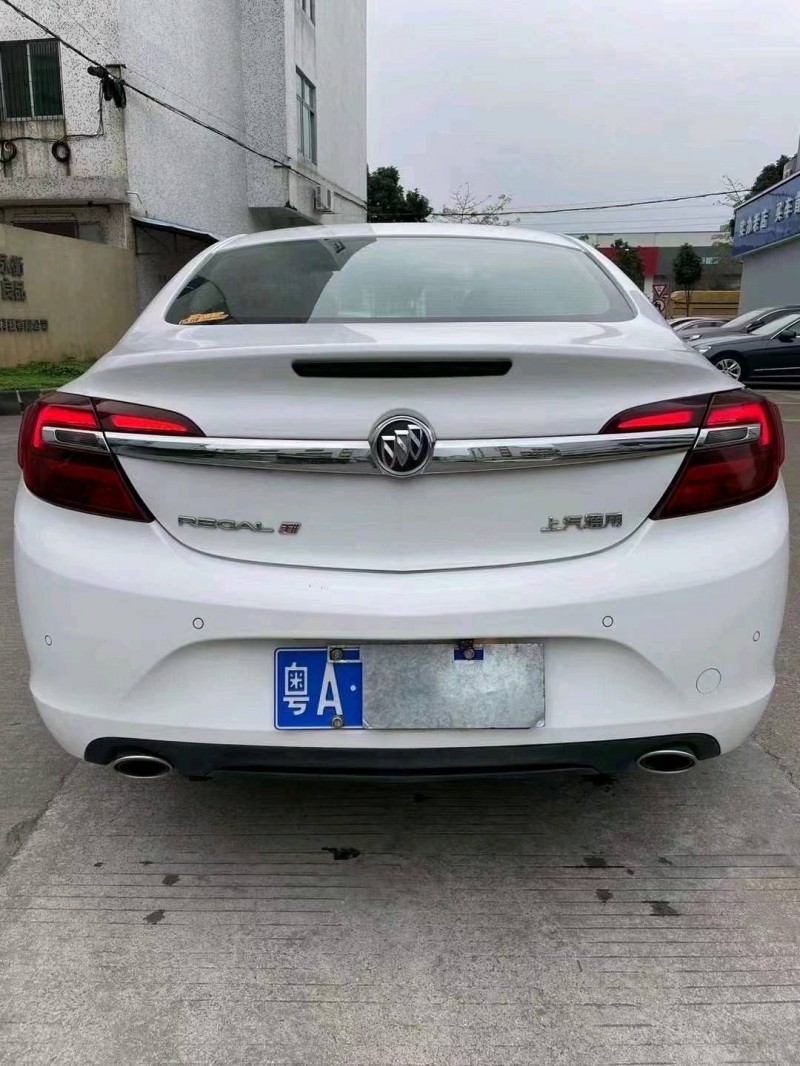 中山17年别克君威4