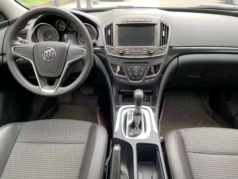 中山17年别克君威8