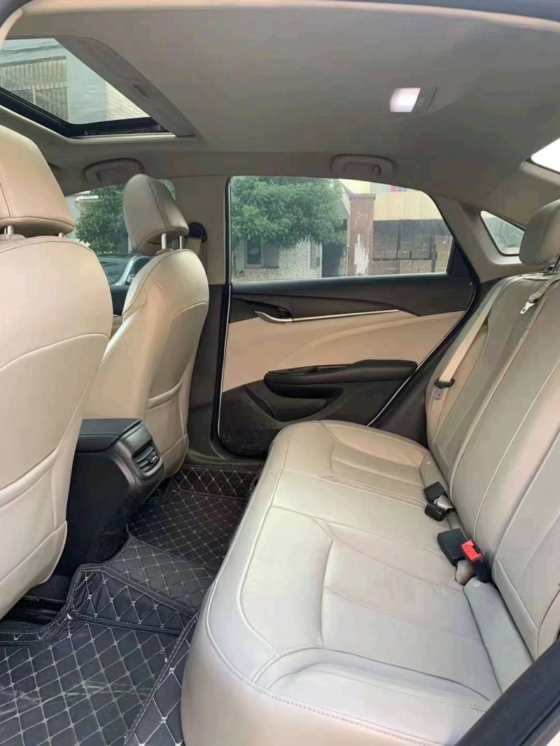 中山19年别克英朗7