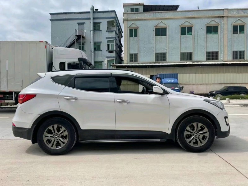 东莞13年现代新胜达8