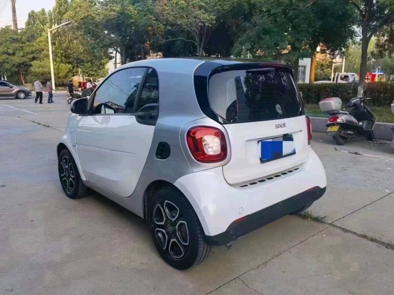 北京17年奔驰smart7