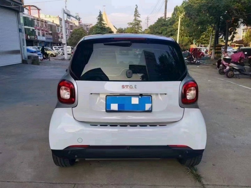 北京17年奔驰smart8