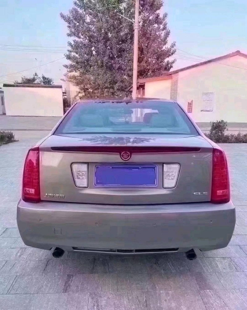 潍坊13年凯迪拉克赛威8