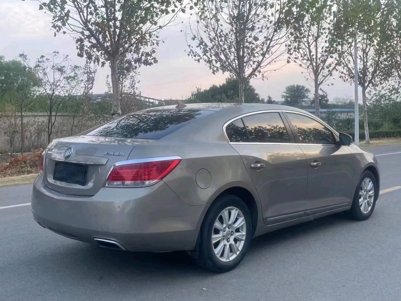 徐州12年别克君越8