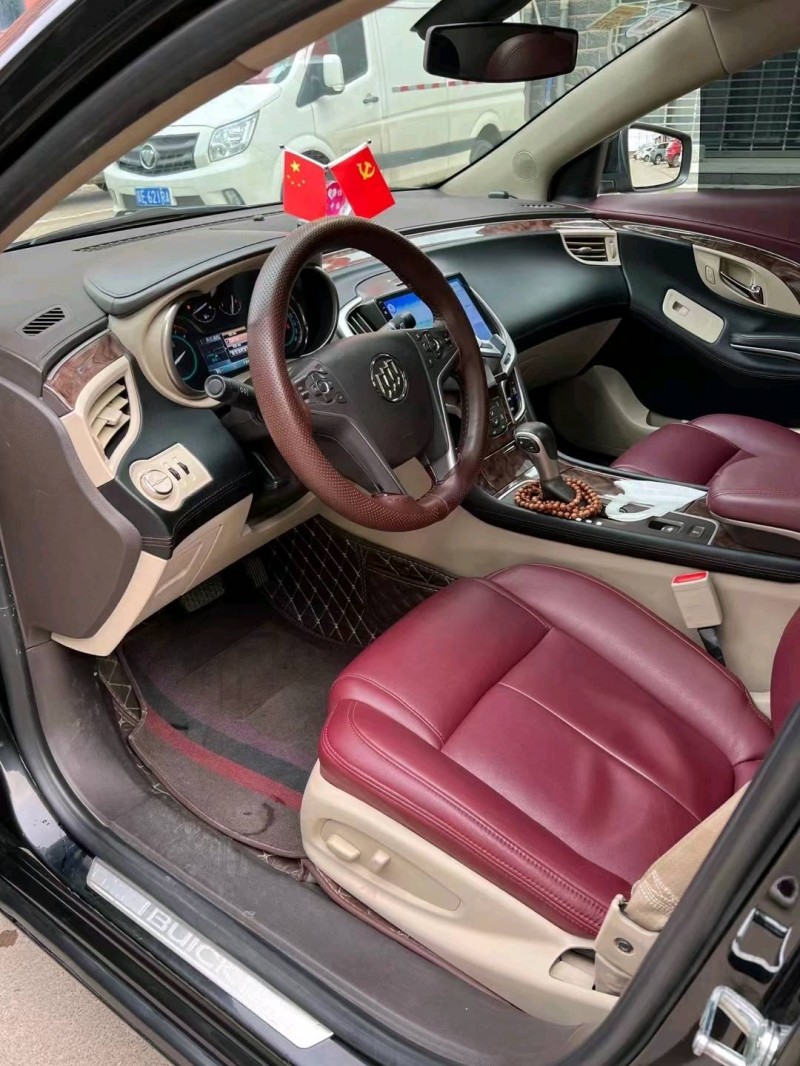 邢台15年别克君越5