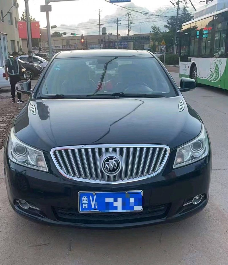 青岛10年别克君越9