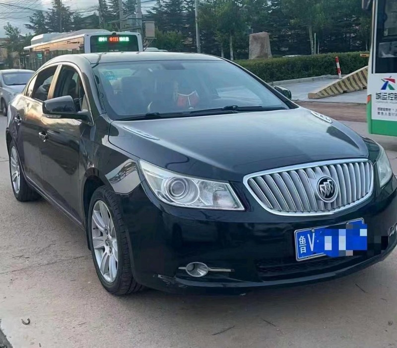 青岛10年别克君越8