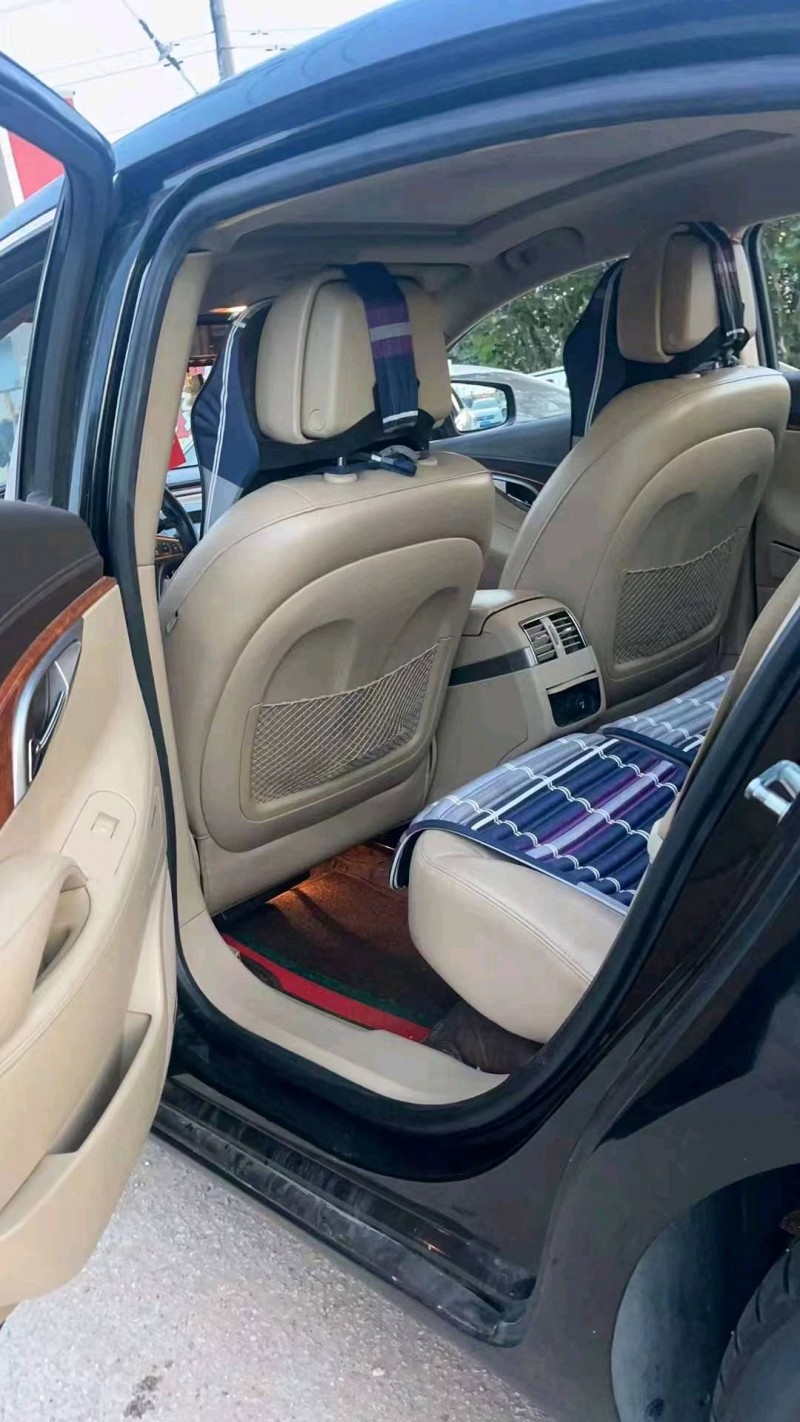 青岛10年别克君越5