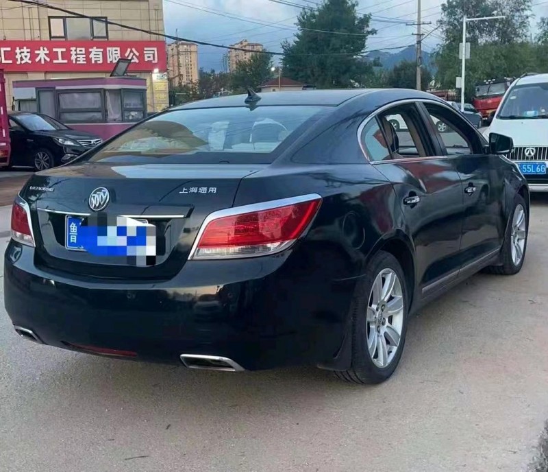 青岛10年别克君越3