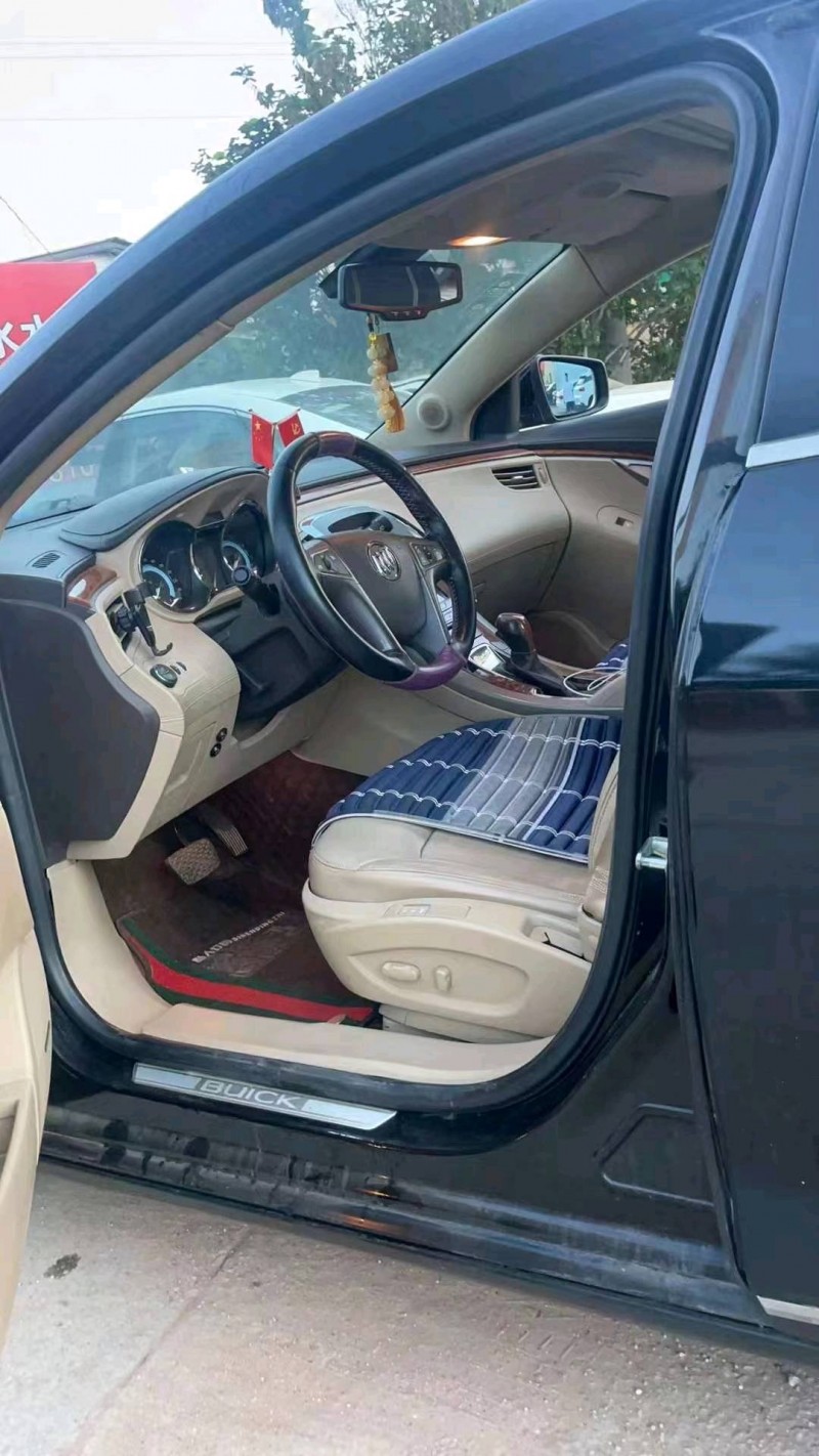 青岛10年别克君越4