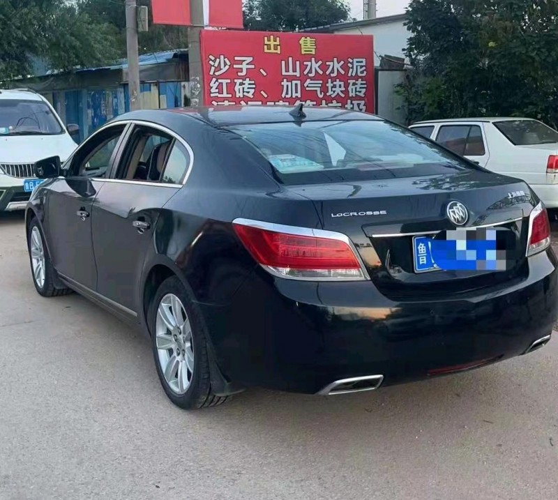 青岛10年别克君越2