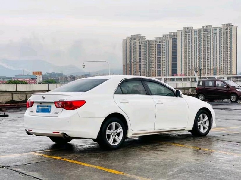 东莞11年丰田锐志6