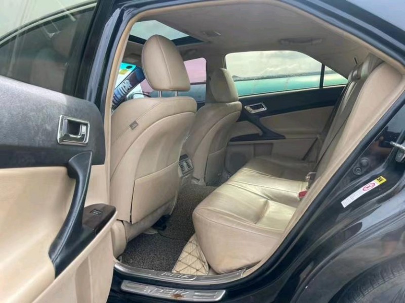 东莞11年丰田锐志4