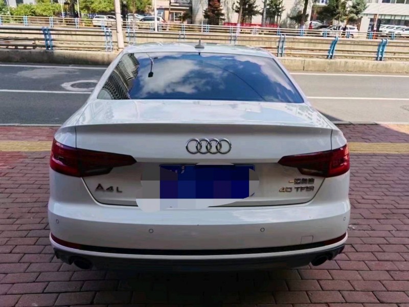 雙鴨山21年奧迪A4L2
