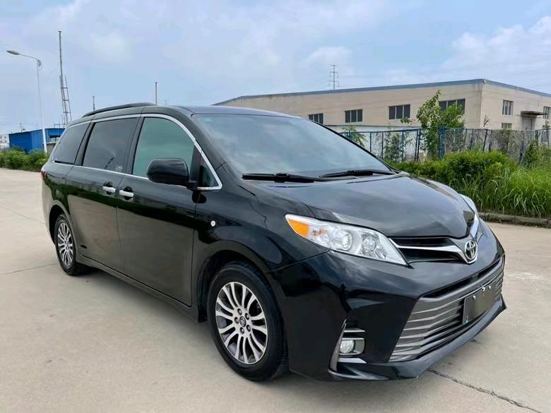 盐城19年丰田塞纳2