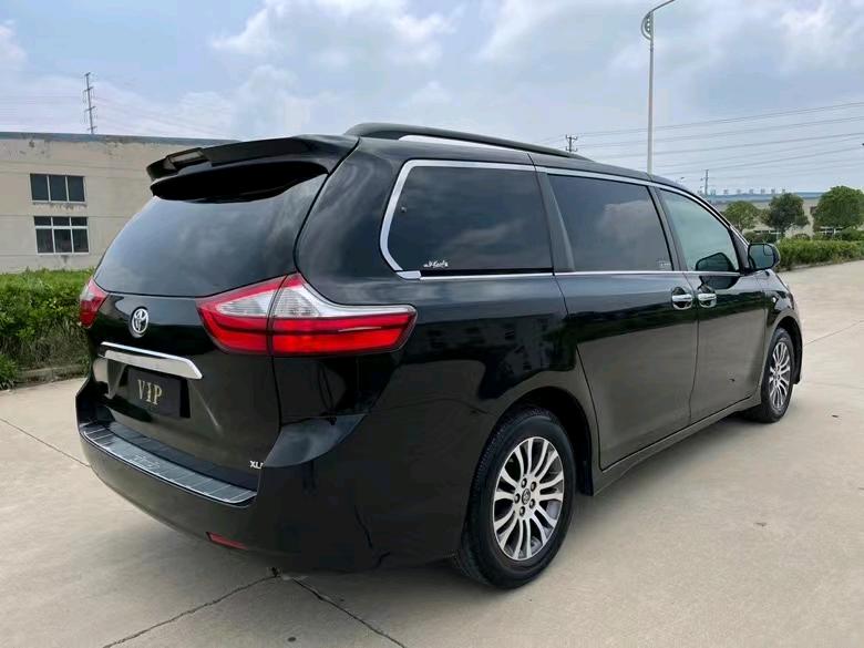 盐城19年丰田塞纳8