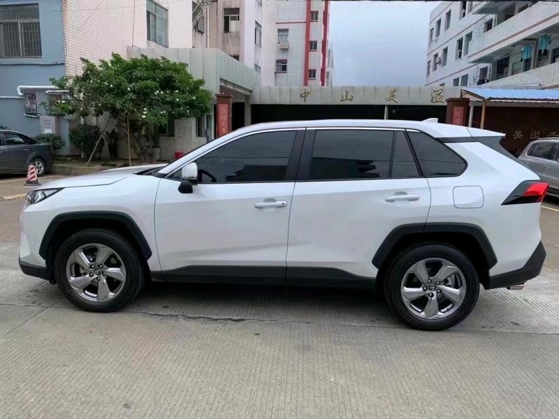中山22年丰田RAV43