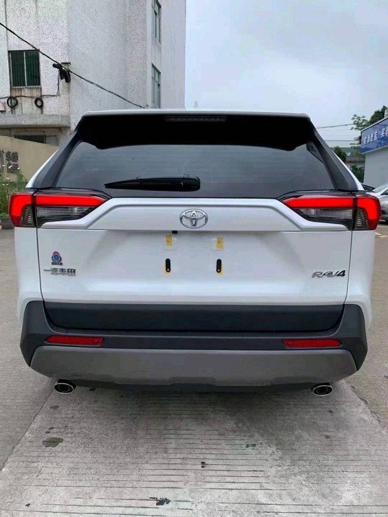 中山22年丰田RAV44