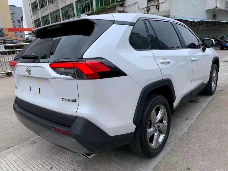 中山22年丰田RAV45