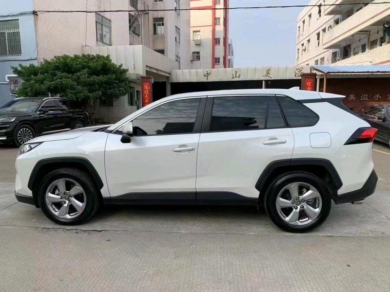中山21年丰田RAV43