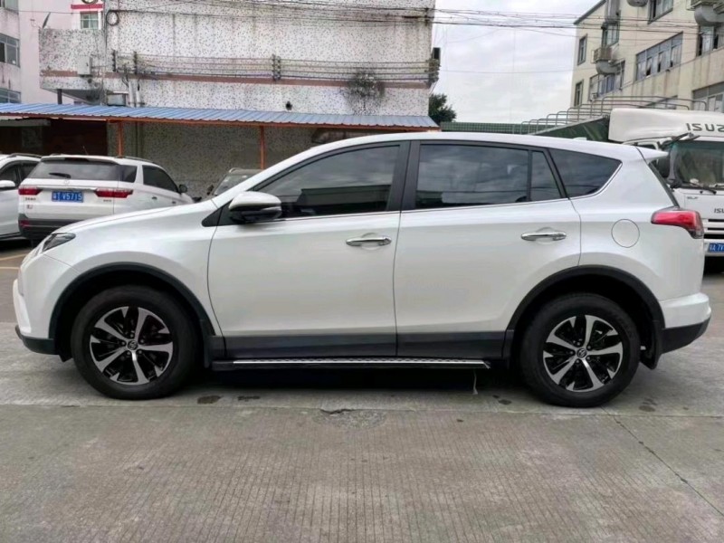 中山19年丰田RAV43