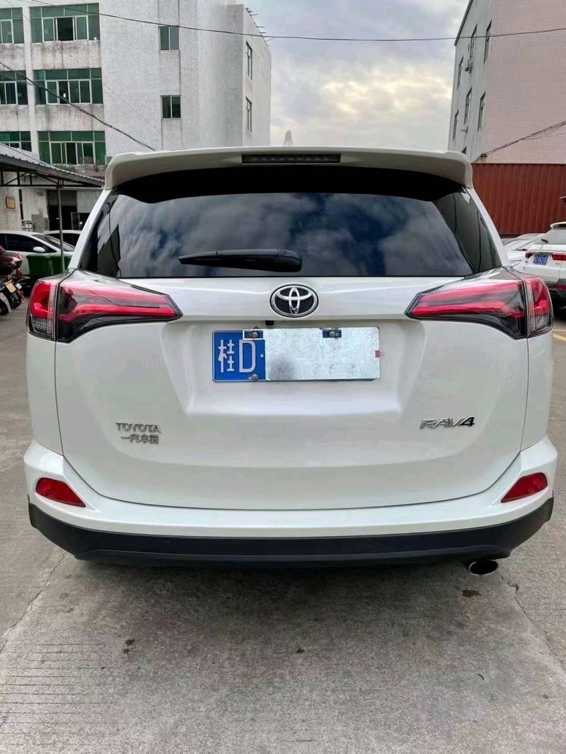 中山19年丰田RAV44