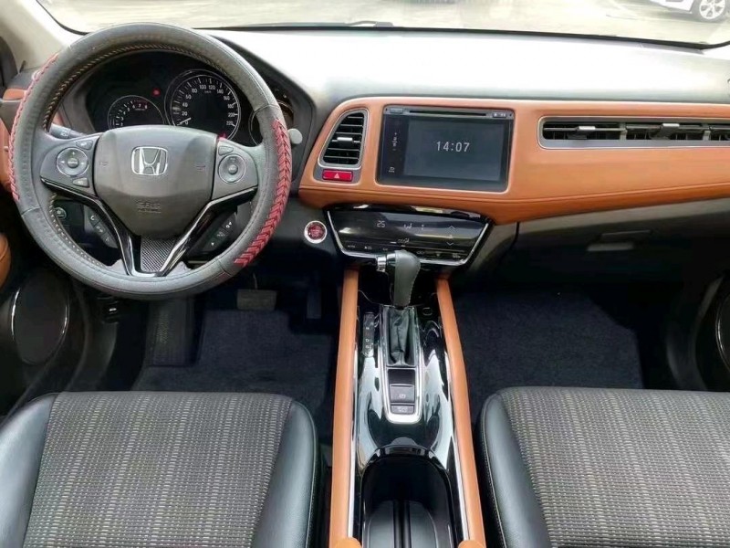 中山18年本田缤智8