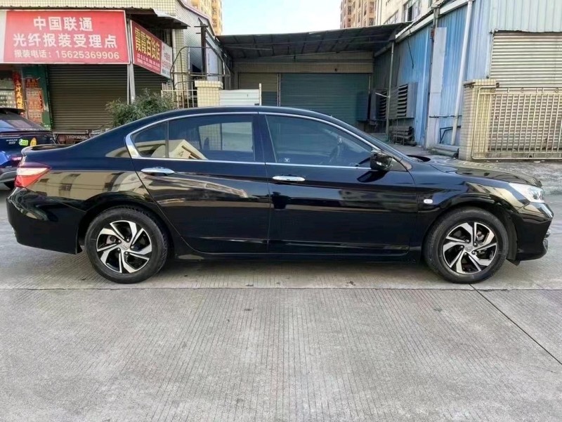 中山17年本田雅阁2