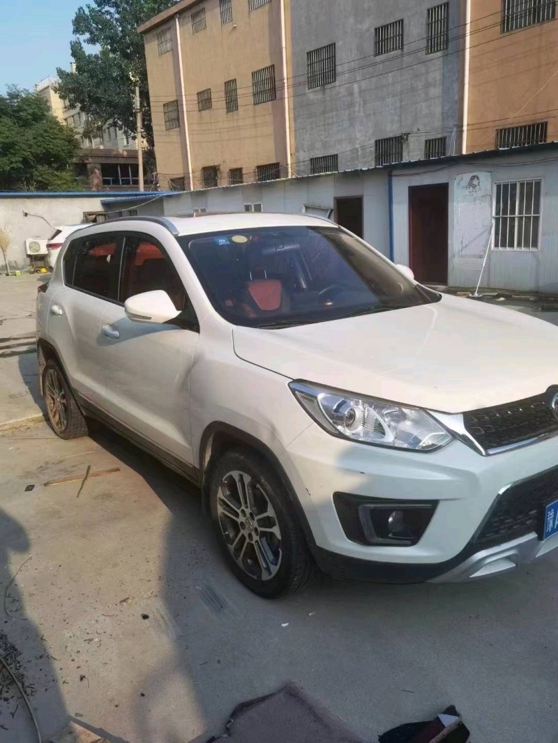 北京18年北汽绅宝X352