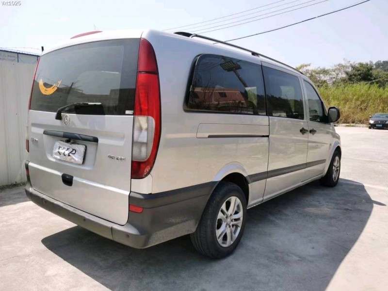 广州11年奔驰威霆8