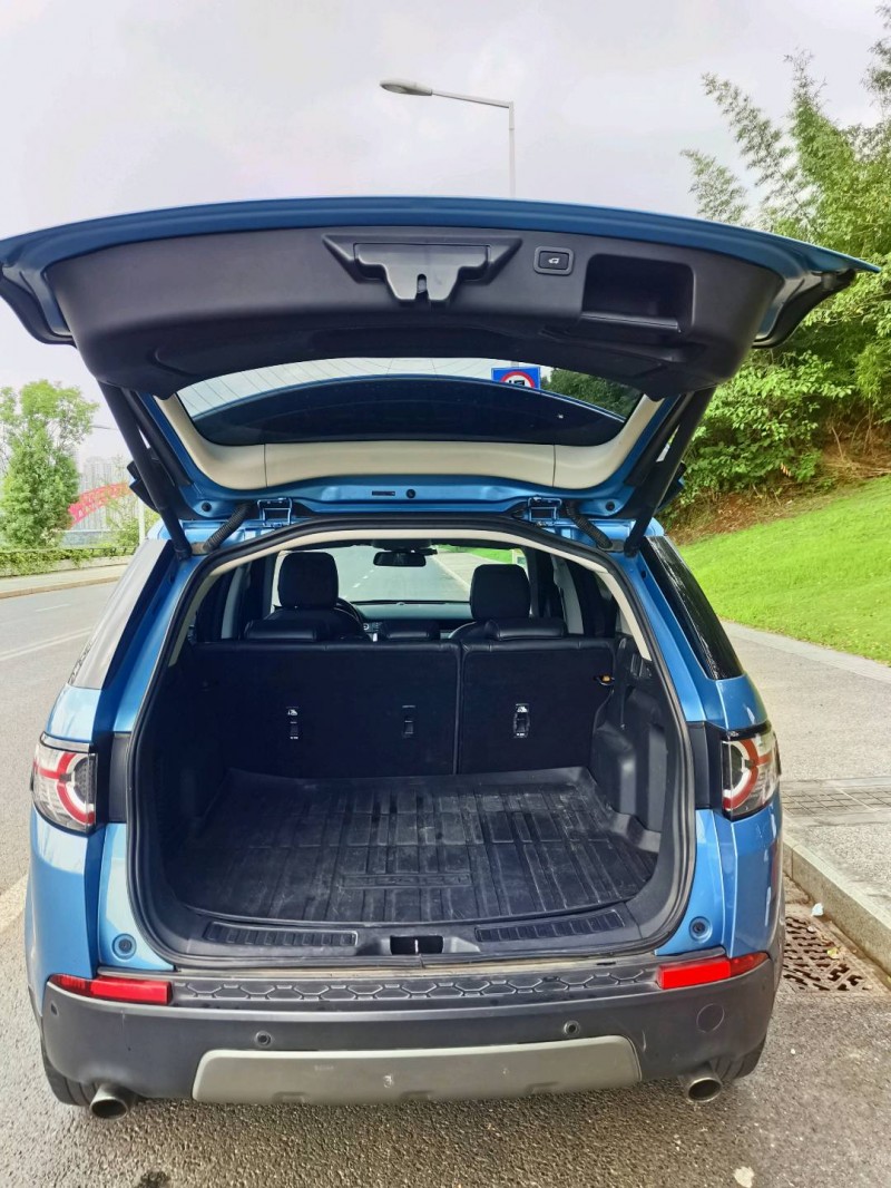 成都18年路虎发现神行5