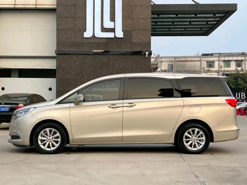 东莞17年别克GL84