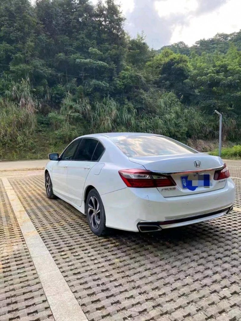 广州17年本田雅阁8