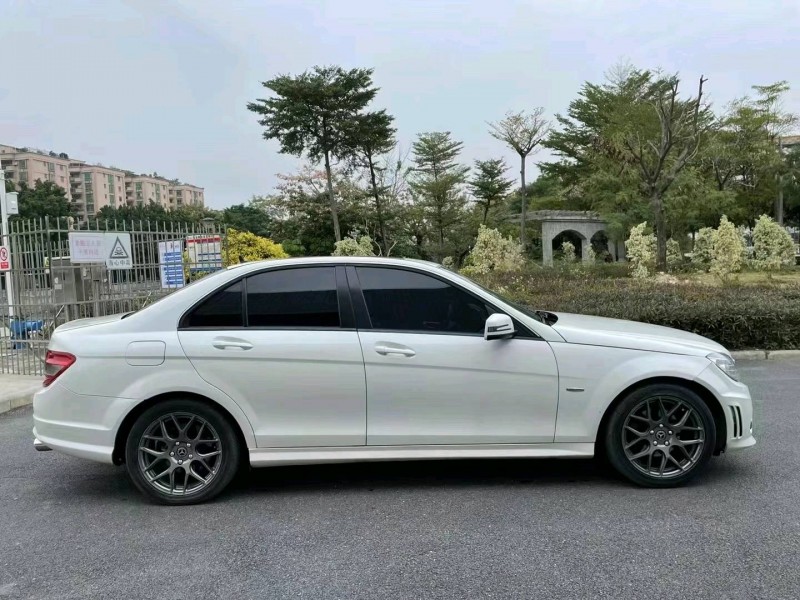广州11年奔驰C6