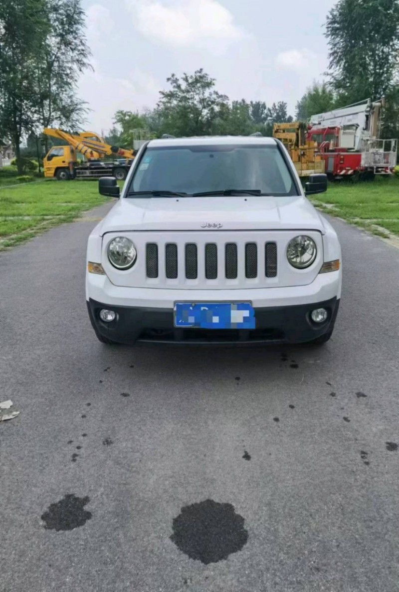 東營13年Jeep自由客1
