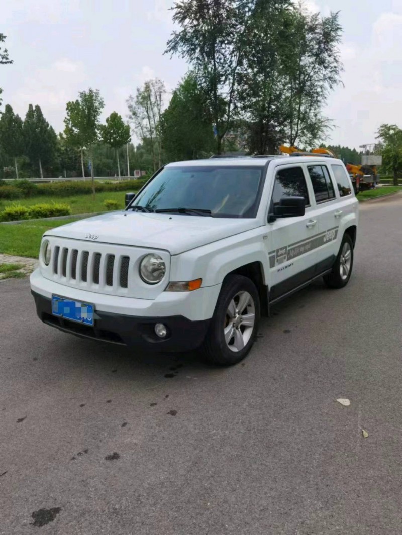 東營13年Jeep自由客2