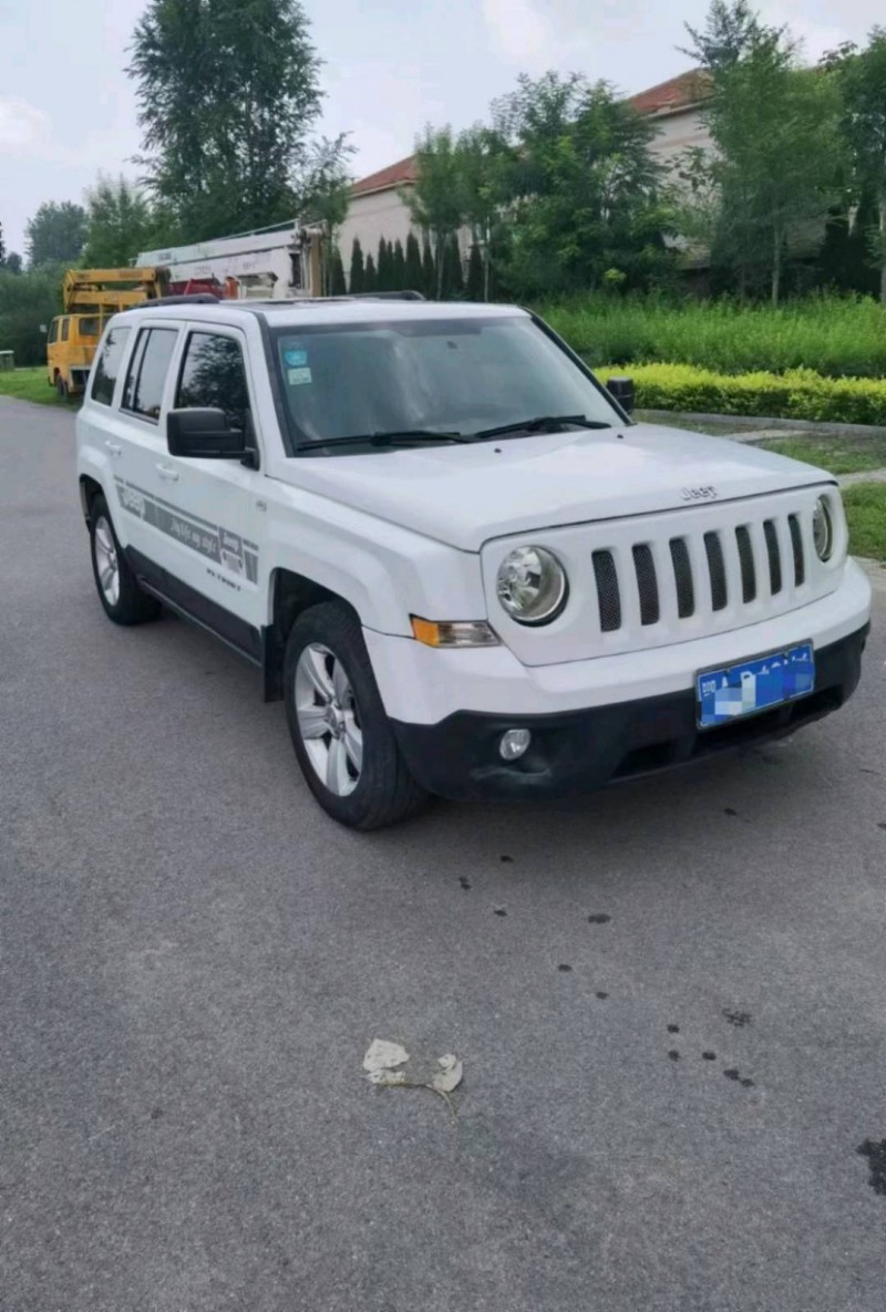 東營13年Jeep自由客3