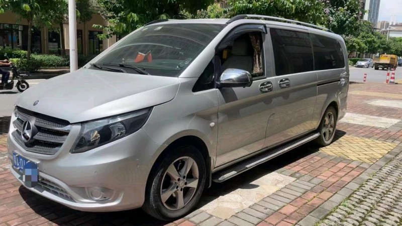 广州17年奔驰威霆4