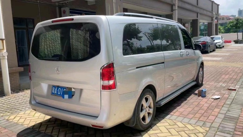 广州17年奔驰威霆3