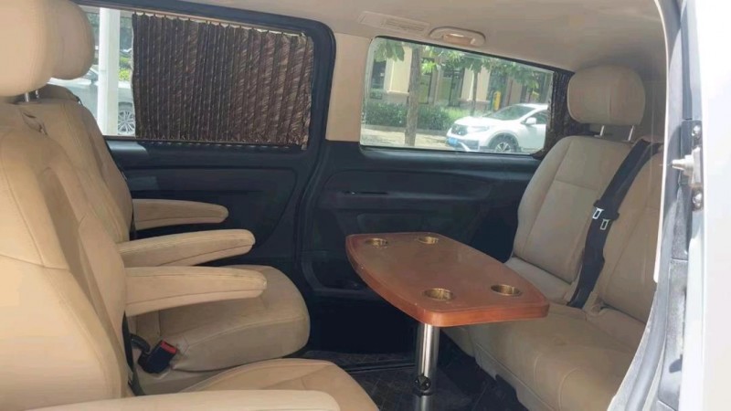 广州17年奔驰威霆1