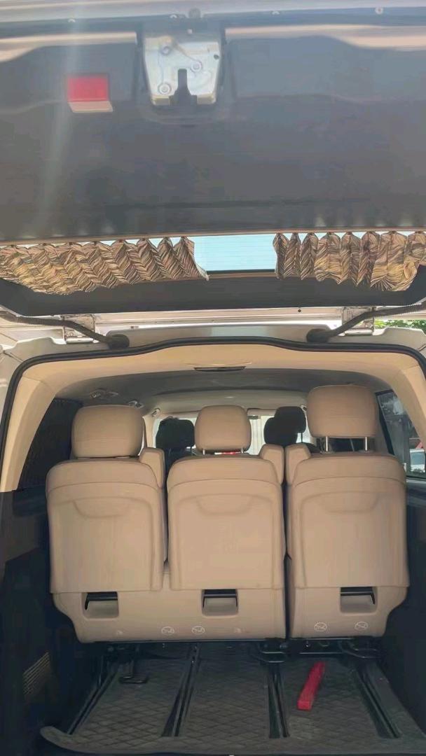 广州17年奔驰威霆2