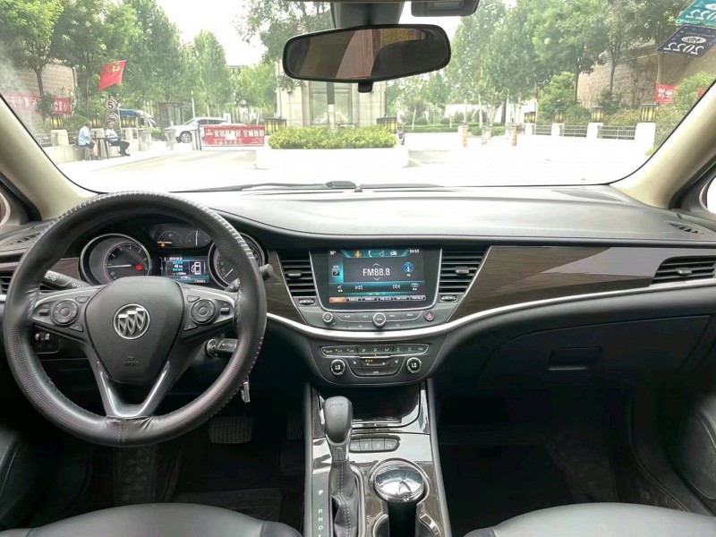 济宁18年别克威朗2