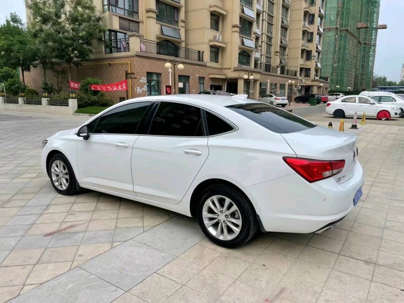 济宁18年别克威朗4