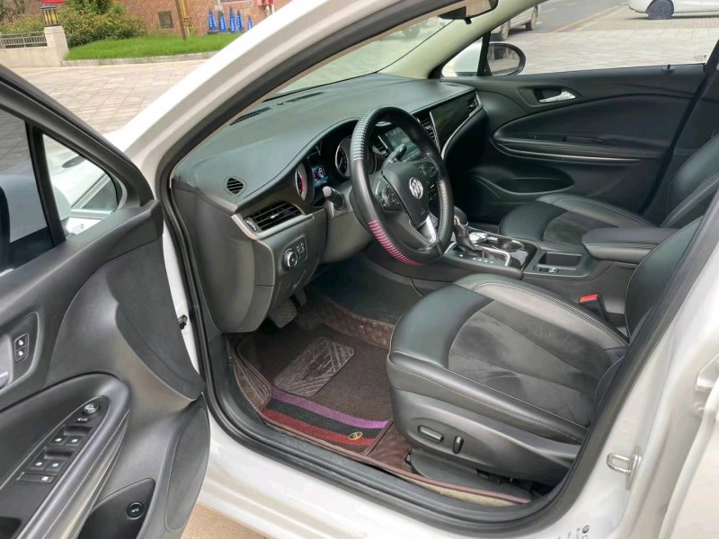 济宁18年别克威朗5